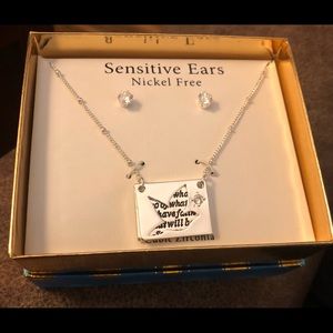 Necklace and earring set